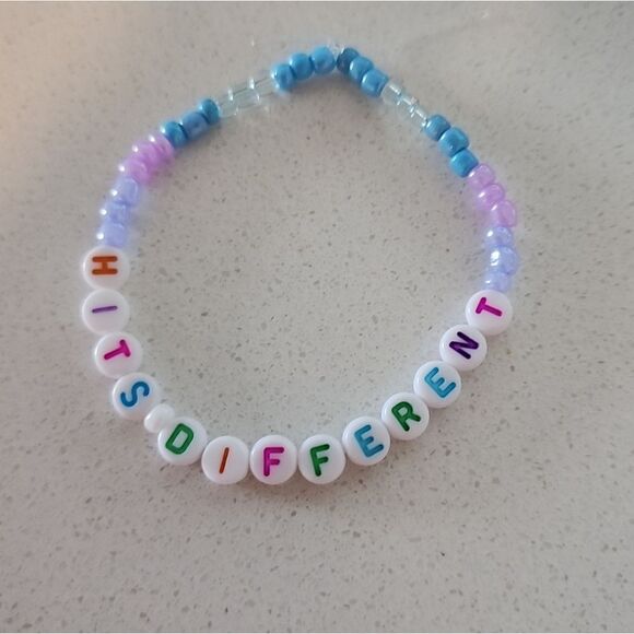 Taylor Swift Friendship Bracelet - Picture 1 of 1